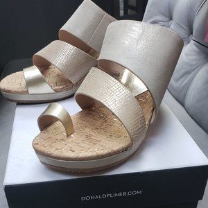 NWB  Donald Pliner Montce 26 Wedge Sandal Size 8.5  Gold Metallic